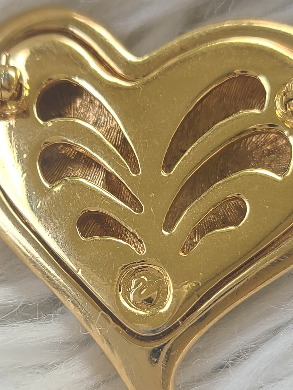 Swarovski Swan Signed Heart Pave Crystals Gold Toned Brooch-Excellent Condition - Picture 5 of 7